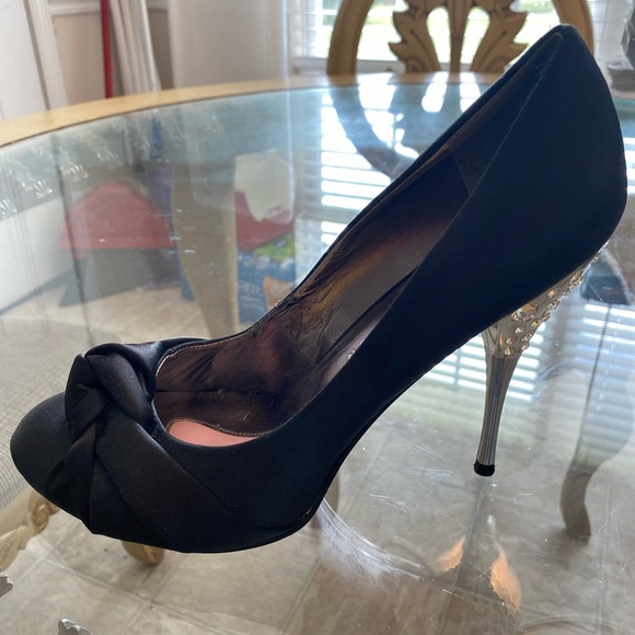 Paris Hilton Black Satin pumps - Picture 10 of 14